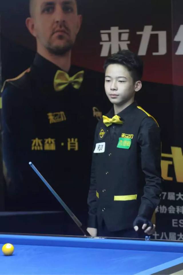 他崇尚